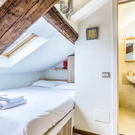 Comunicanti Rinnovati - Vercelli Apartment Milan