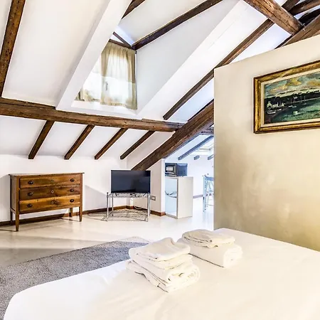 Comunicanti Rinnovati - Vercelli Apartment Milan