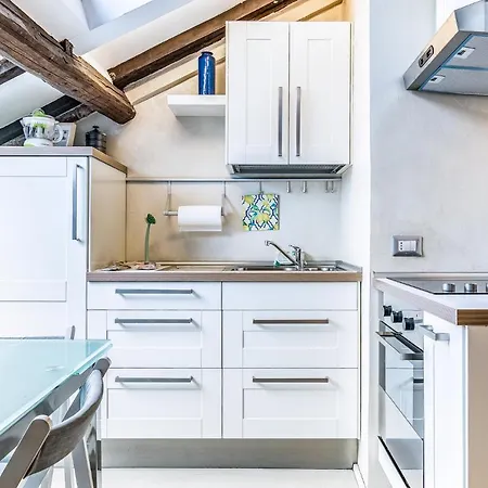 Comunicanti Rinnovati - Vercelli Apartment Milan